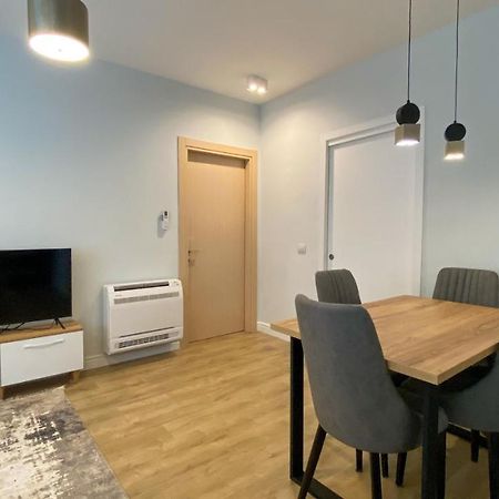 Centrally Located Glamorous Bright Apt Near Bazaar تيرانا المظهر الخارجي الصورة