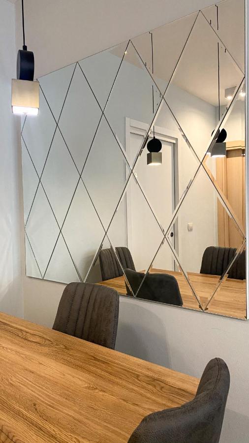 Centrally Located Glamorous Bright Apt Near Bazaar تيرانا المظهر الخارجي الصورة