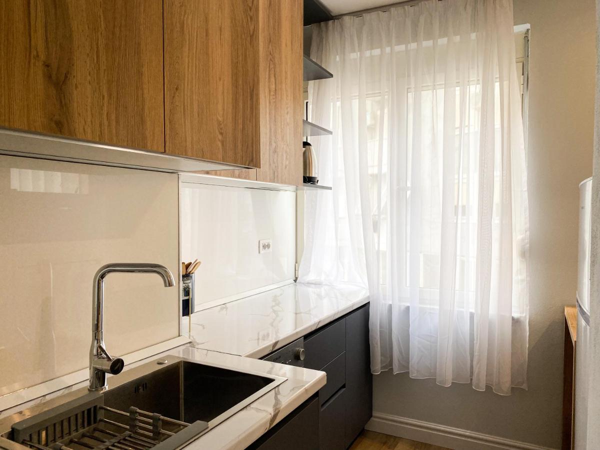 Centrally Located Glamorous Bright Apt Near Bazaar تيرانا المظهر الخارجي الصورة