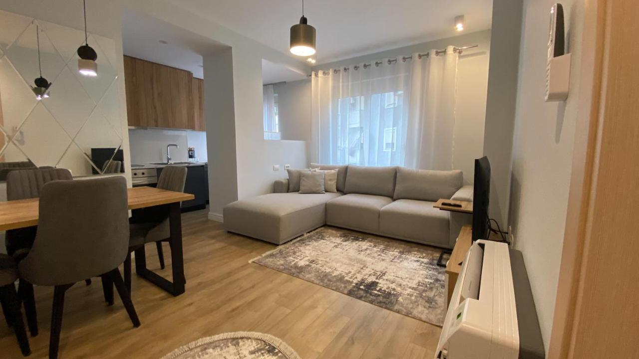 Centrally Located Glamorous Bright Apt Near Bazaar تيرانا المظهر الخارجي الصورة