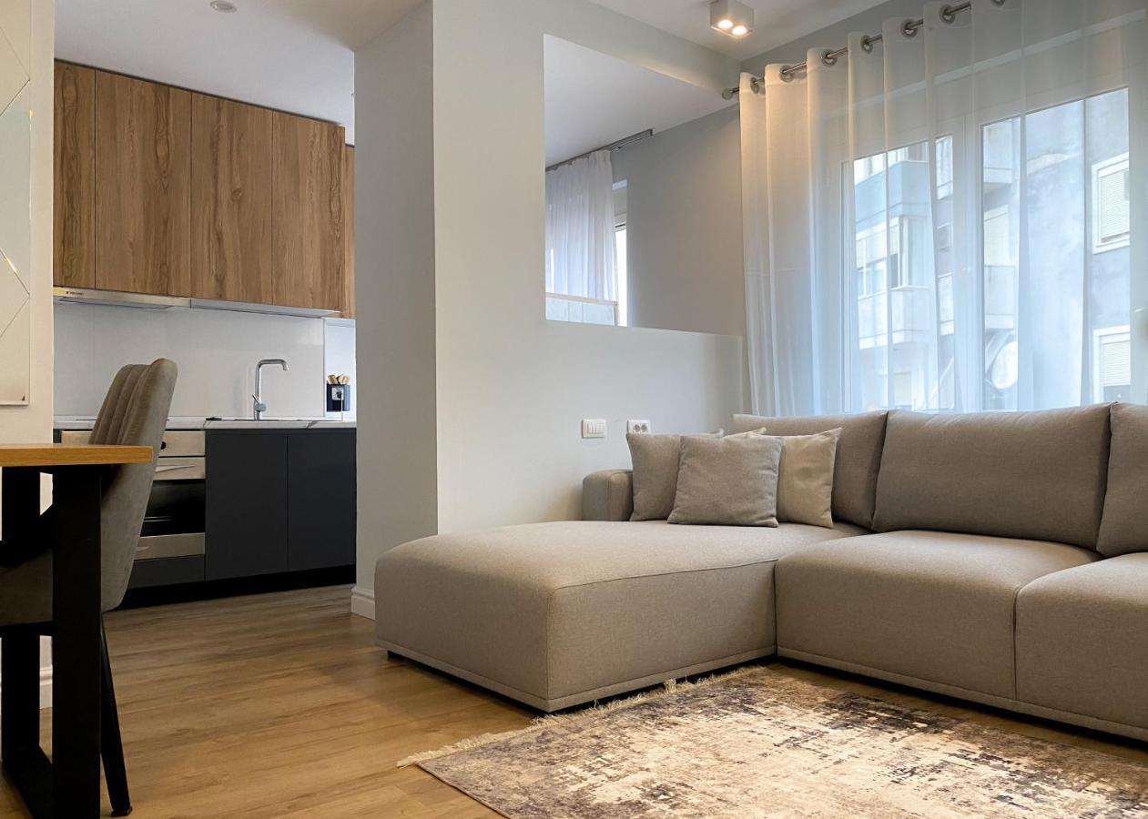 Centrally Located Glamorous Bright Apt Near Bazaar تيرانا المظهر الخارجي الصورة