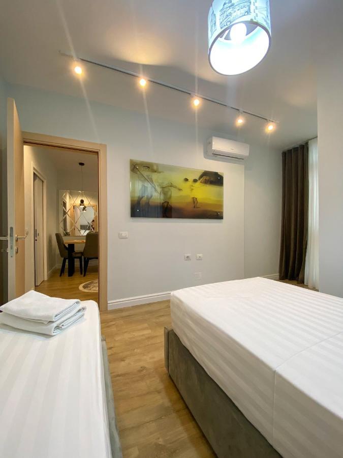 Centrally Located Glamorous Bright Apt Near Bazaar تيرانا المظهر الخارجي الصورة