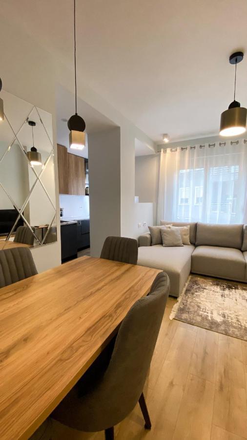 Centrally Located Glamorous Bright Apt Near Bazaar تيرانا المظهر الخارجي الصورة